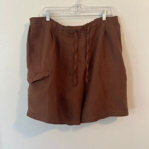 Ashely Stewart Brown Linen Blend Cargo shorts, size 22